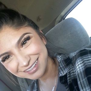 Meet your Posher, Abigail